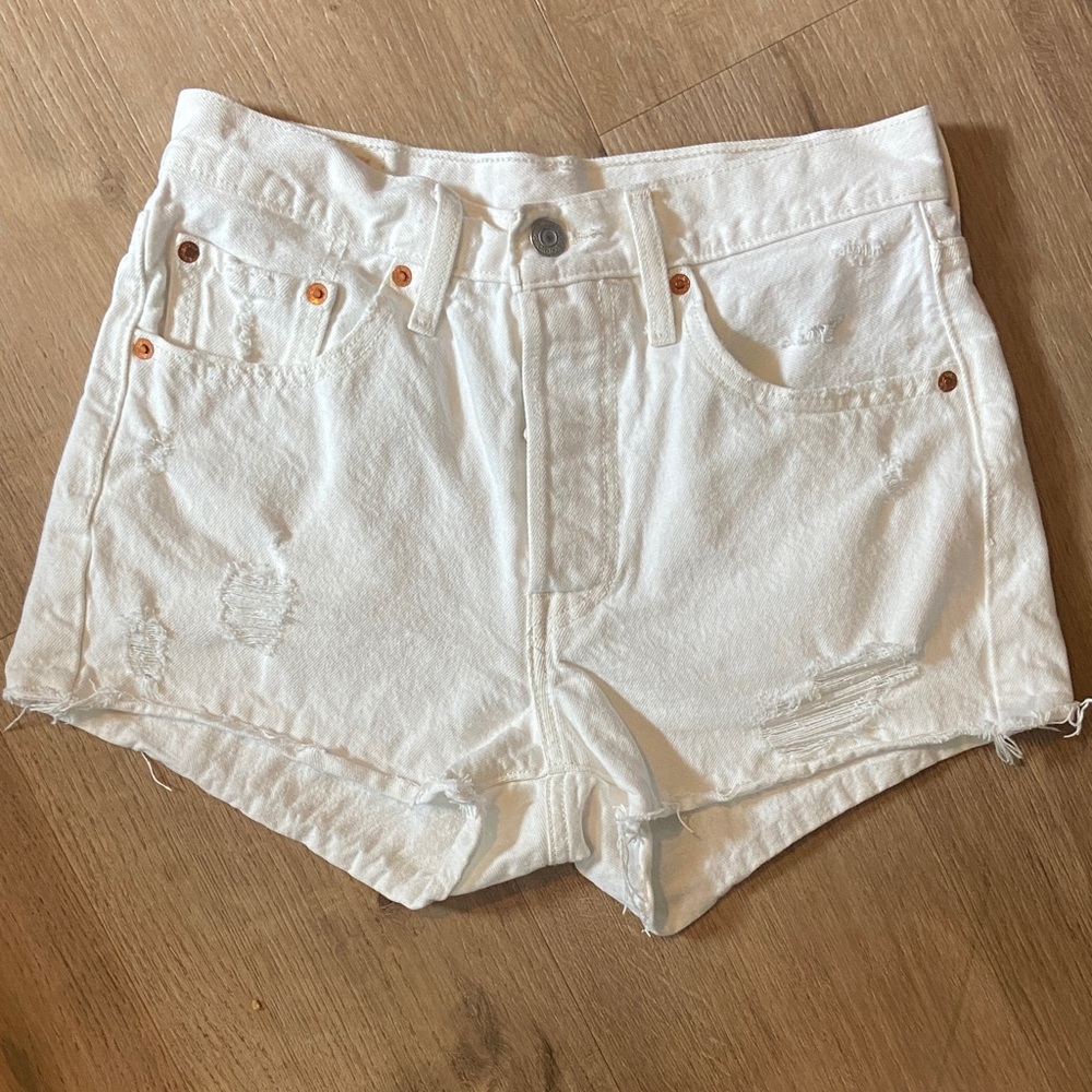 LEVI’S Premium Big “E” White High-Rise 501 Jean Shorts Size 26 Thrashed EUC